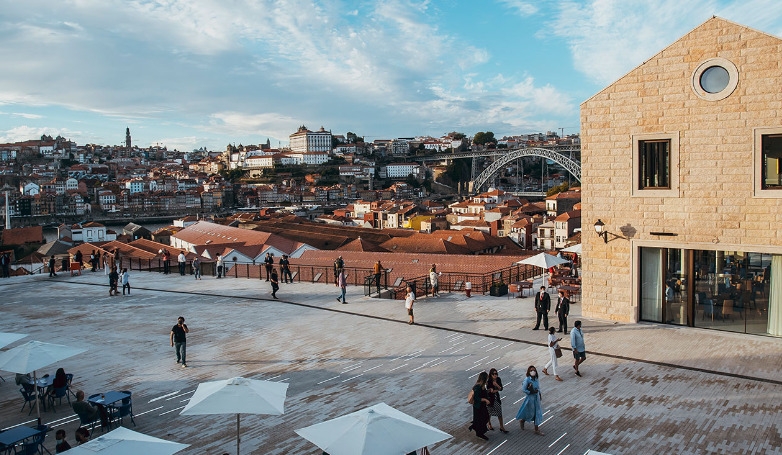 Museu WOW e Caves Fonseca: Cultura e Vinho