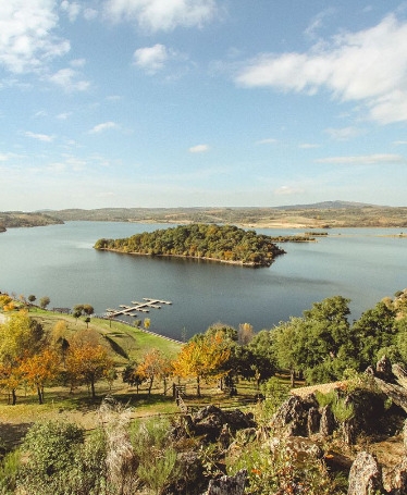 Tour no Azibo e Geopark:Caminhada, Barco e Caretos