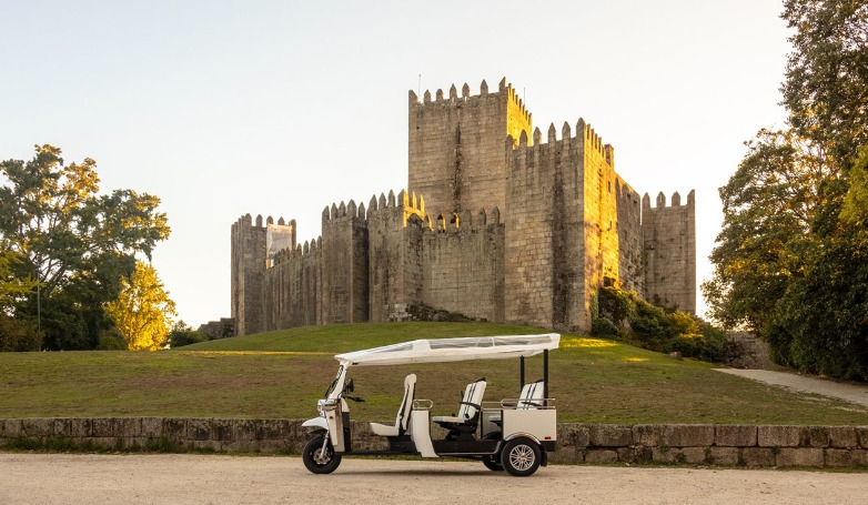 Tuk Tuk Tour in the Historic Center of Guimarães