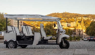 Tuk Tuk Tour in the Historic Center of Guimarães