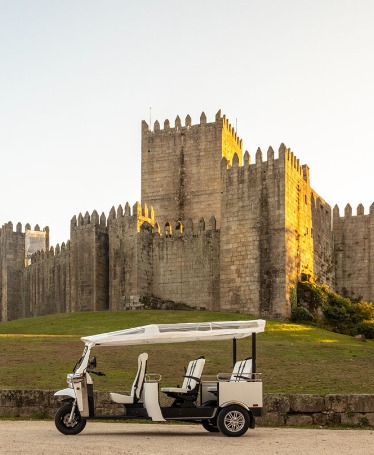 Tuk Tuk Tour in Guimarães and Penha Mountain