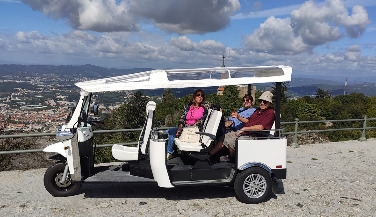 Tuk Tuk Tour in Guimarães and Penha Mountain