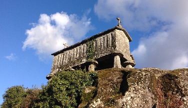 Cyanotype Workshop & Scenic Walk in Soajo Village