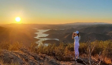 Sunset Hike at the Medal Lake Serpent