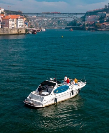 Private Full-Day Cruise to Curva da Lomba