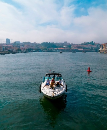 Private Full-Day Cruise to Curva da Lomba