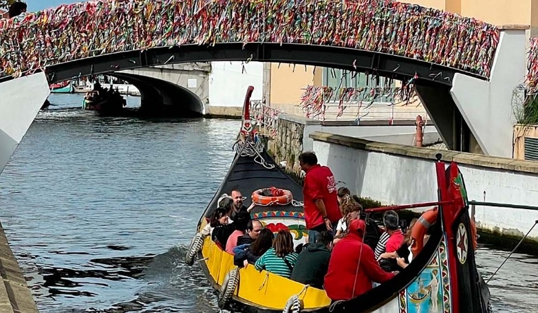 Aveiro & Coimbra Tour with Moliceiro Cruise