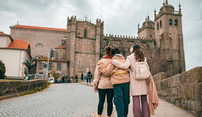Walking Tour in Porto with Wine Tasting - 4h