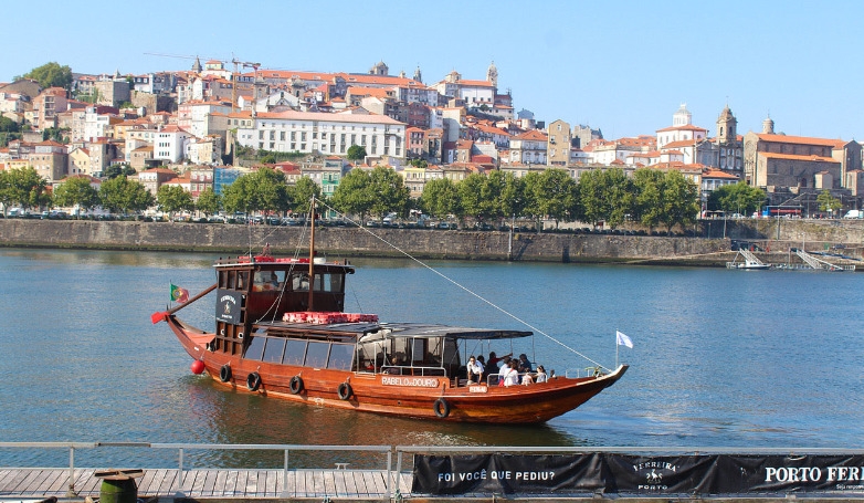 Six Bridges Cruise and Port Wine Cellar Tour