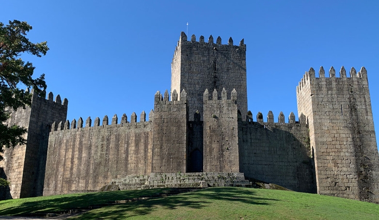 1-Day Tour Guimarães and Fafe with Casa do Penedo