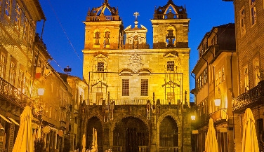 Vinho Verde Tour: Guimar&atilde;es, Braga and Wine Tastings