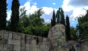 1-Day Tour Guimarães and Fafe with Casa do Penedo