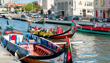 1-Day Tour: Aveiro, Costa Nova and the Salt Pans