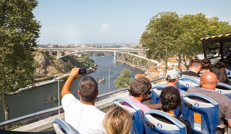 Gray Line Porto: Panoramic Bus Tour + Serralves