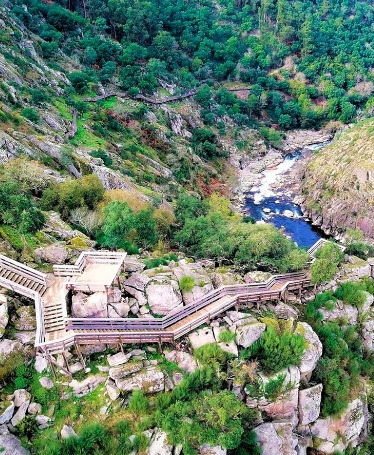 Paiva Walkways with Guided Hike and Lunch