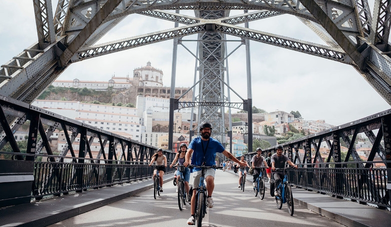 E-Bike Tour in Porto Historical Center