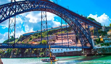 Tuk Tuk Tour in Porto + 6 Bridge River Cruise