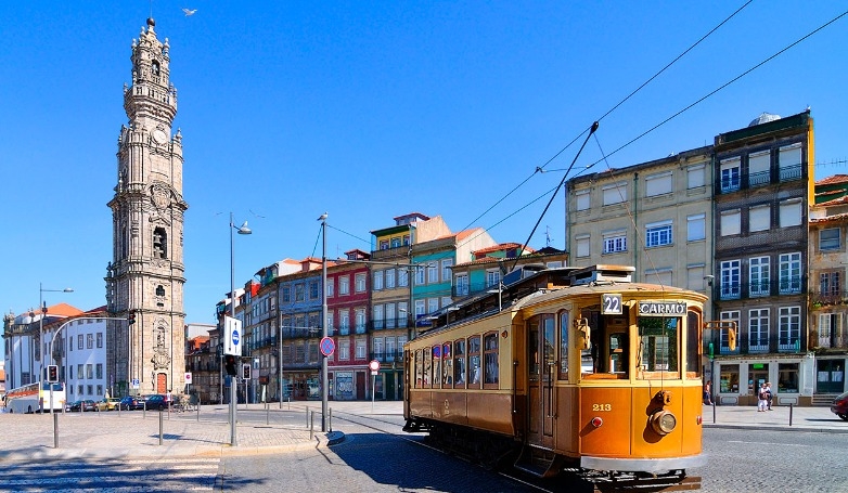 Essential Porto Walking Tour: Discovering the City's Icons