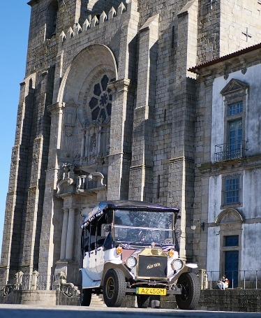 Old Town Porto: Vintage Car Tour in Porto