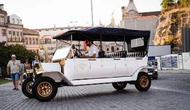 Old Porto Tour: Vintage Car Tour in Porto